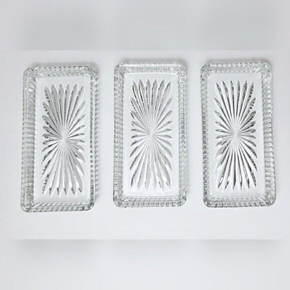 Vintage Oneida Chippendale Relish Tray – Silverplate w/ Glass Liner – New in Box - Picture 8 of 12